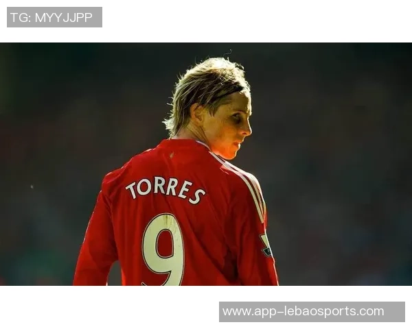 足球传奇的辉煌岁月与不朽瞬间：球星们的史诗之旅